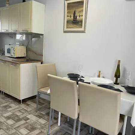 Erna Apartman